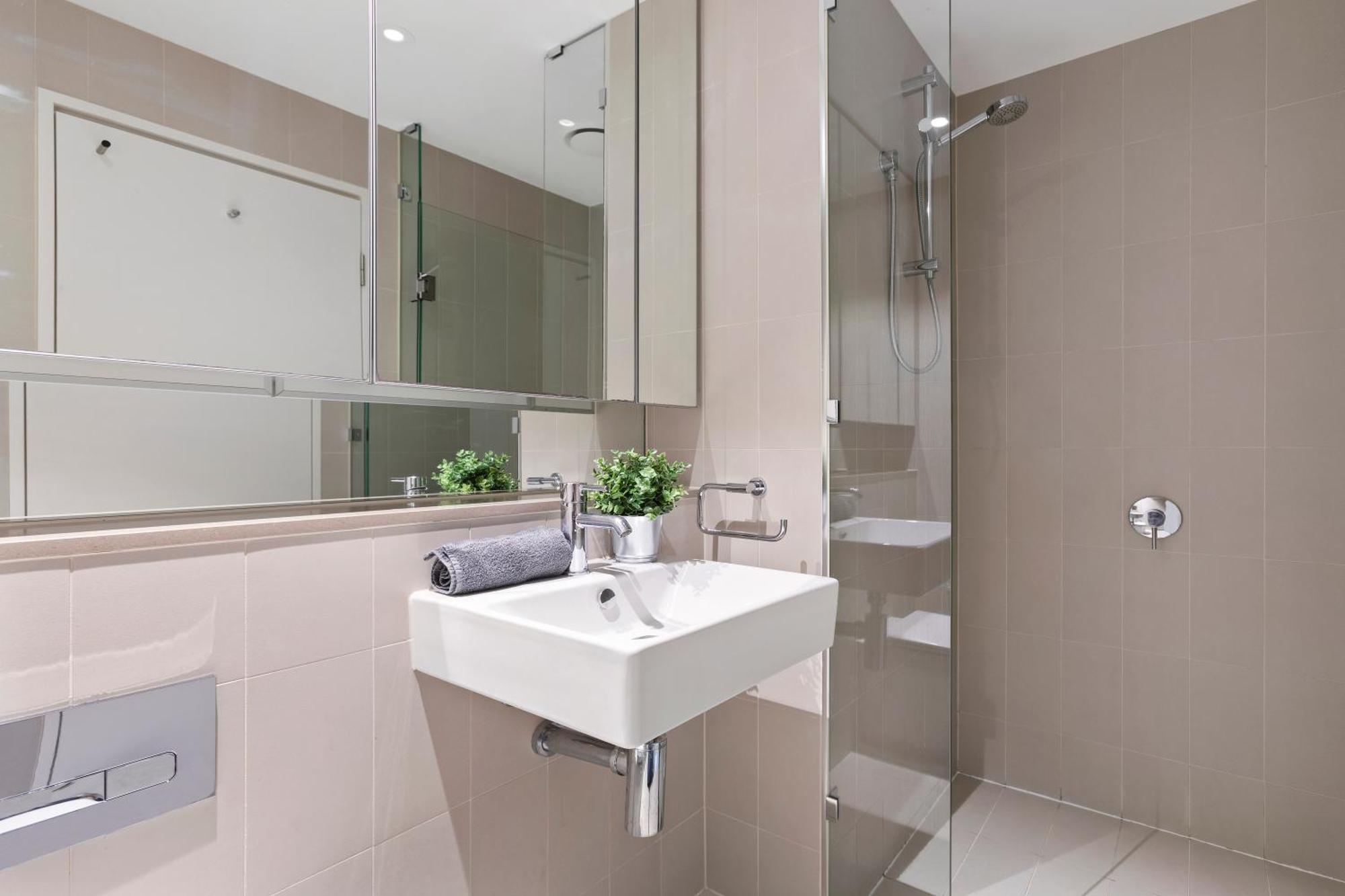 Apartment Complete Host Collins St Melbourne