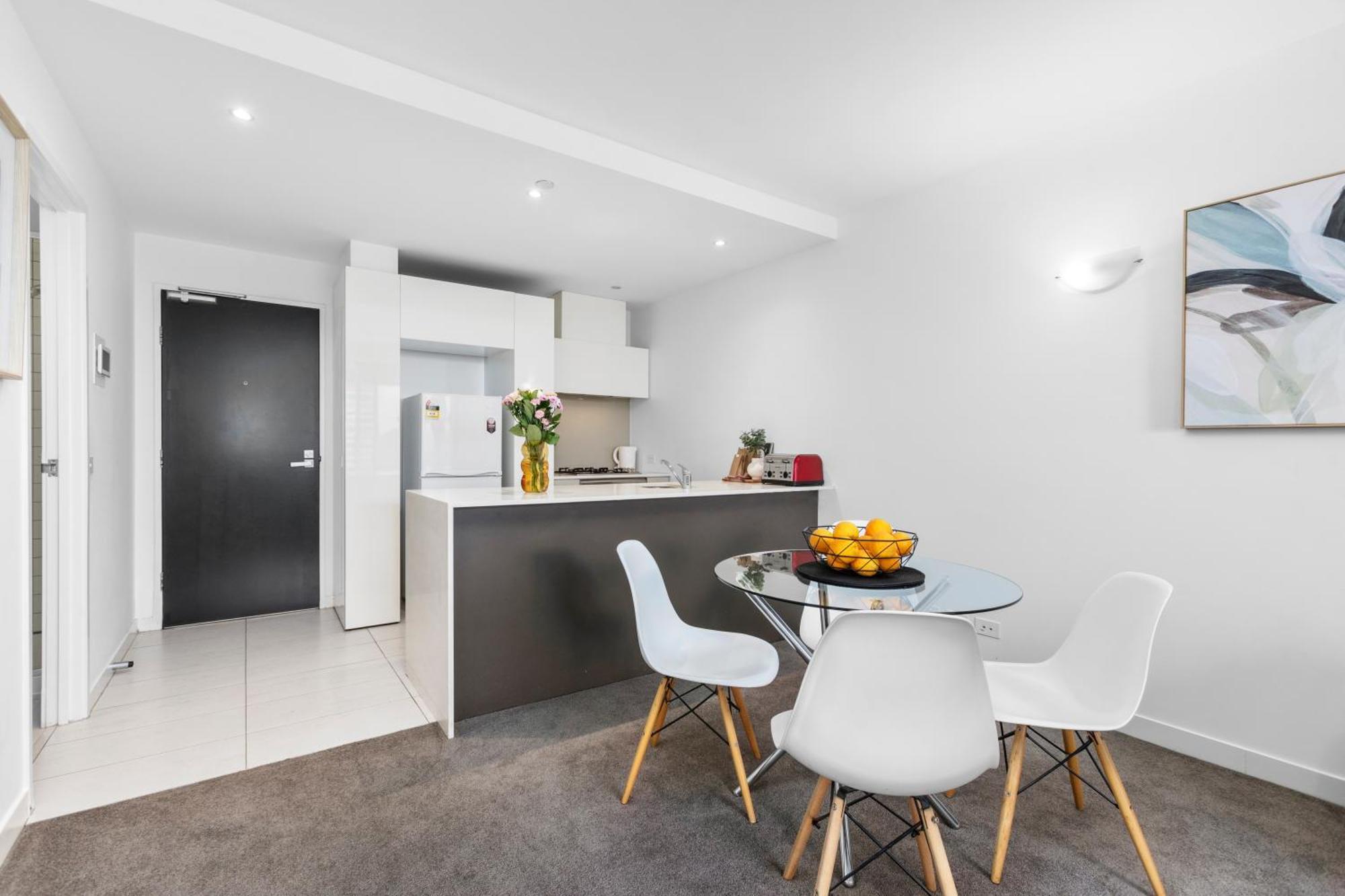 Complete Host Neo * Melbourne