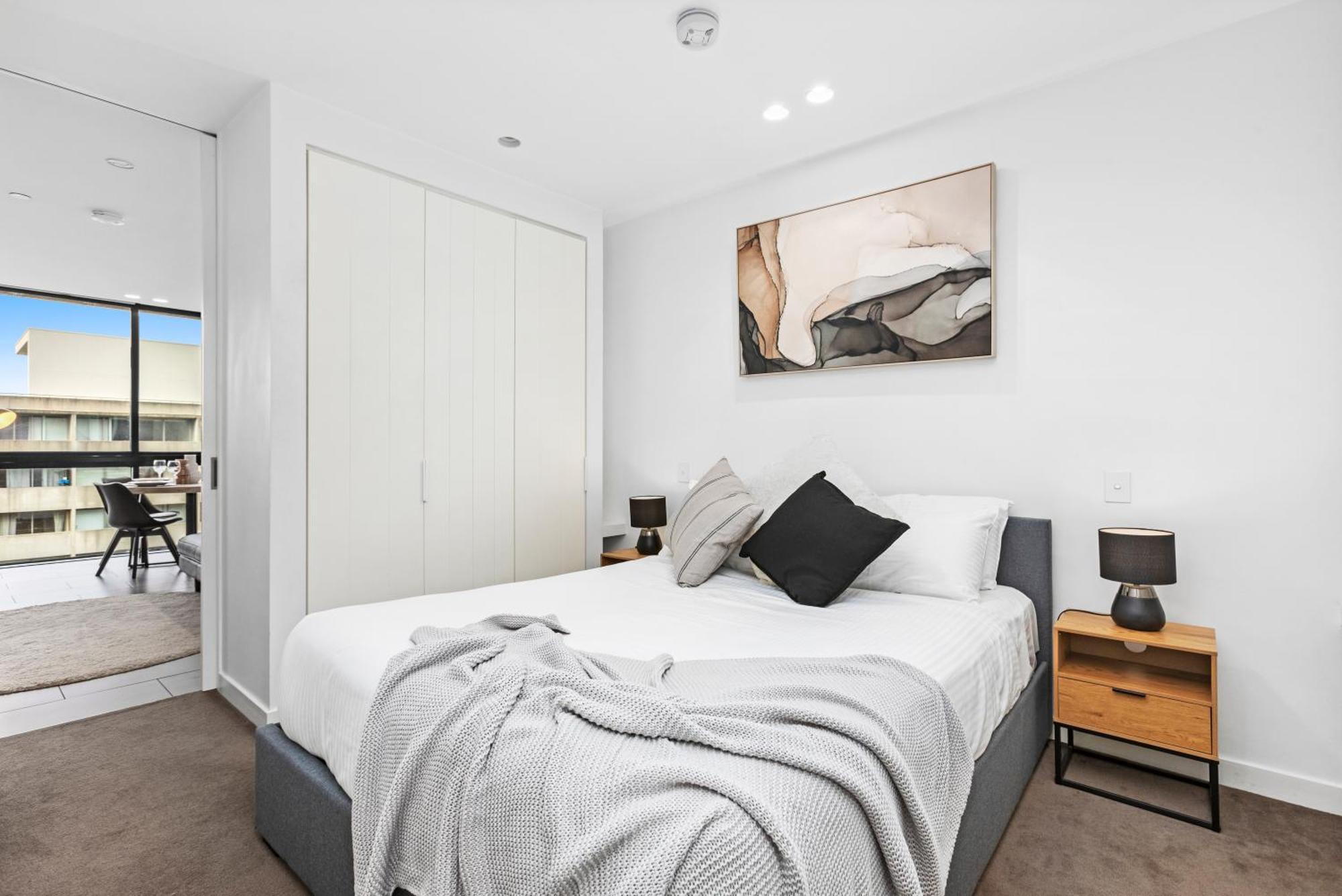 Complete Host Elm * Melbourne