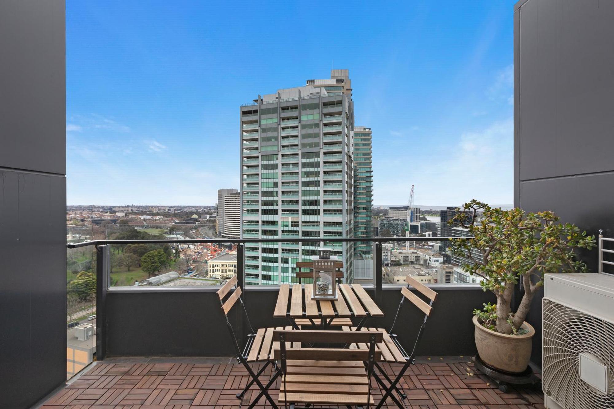 Complete Host Elm Apartment