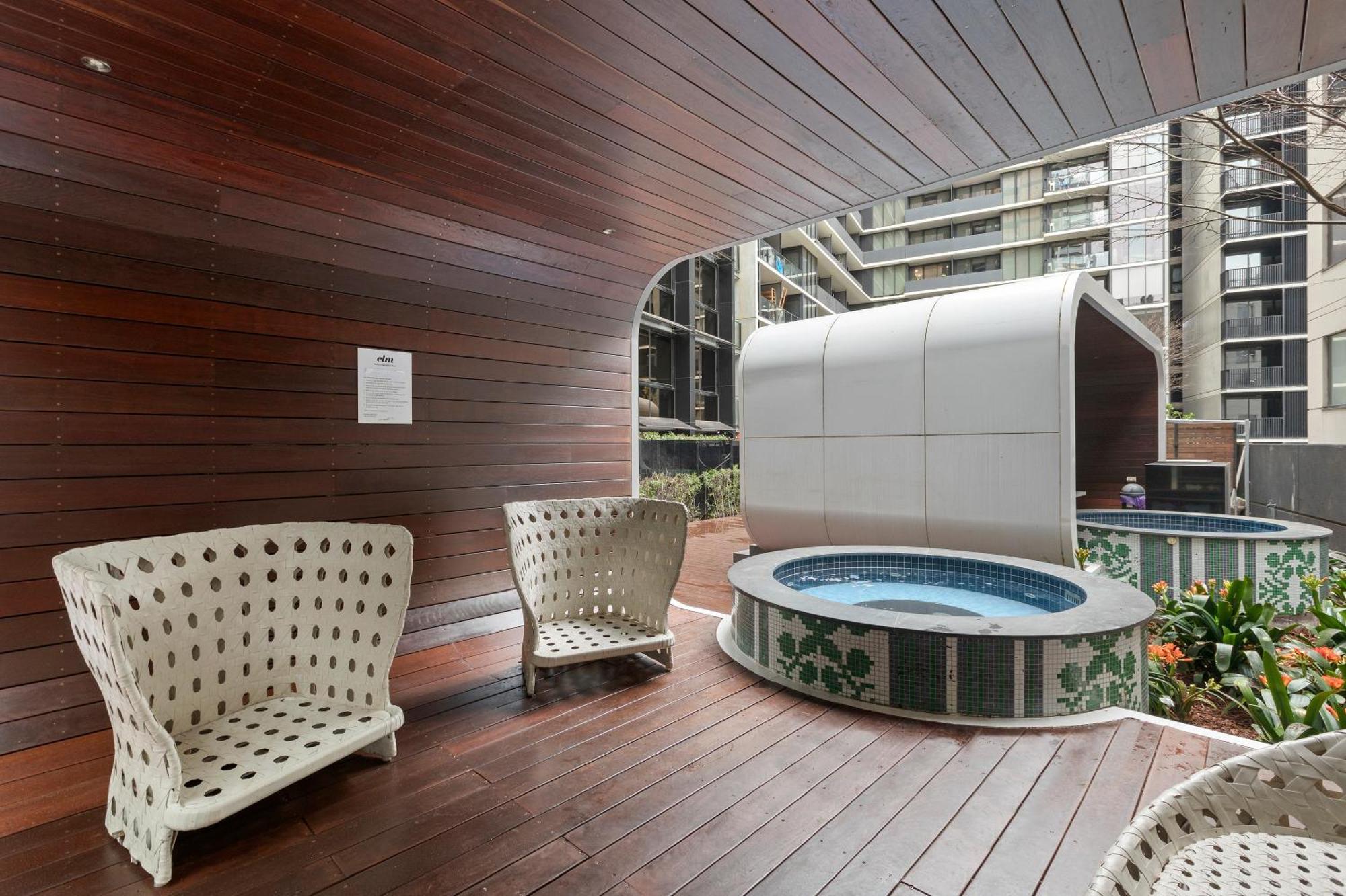 Complete Host Elm * Melbourne