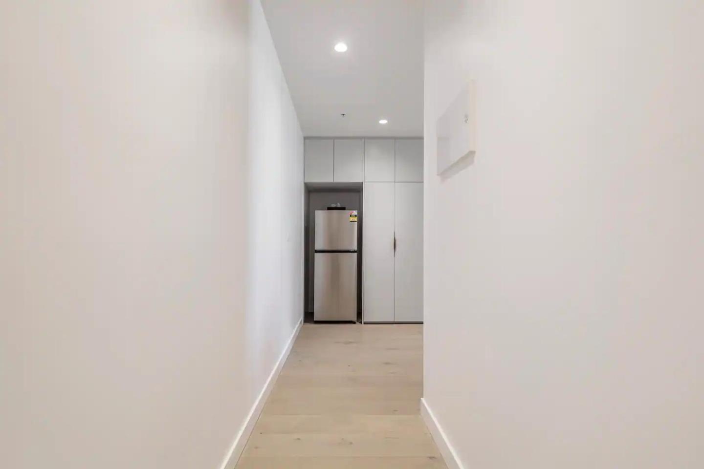 Marker Modern Vintage Pad Near Factory Outlets Apartment Melbourne