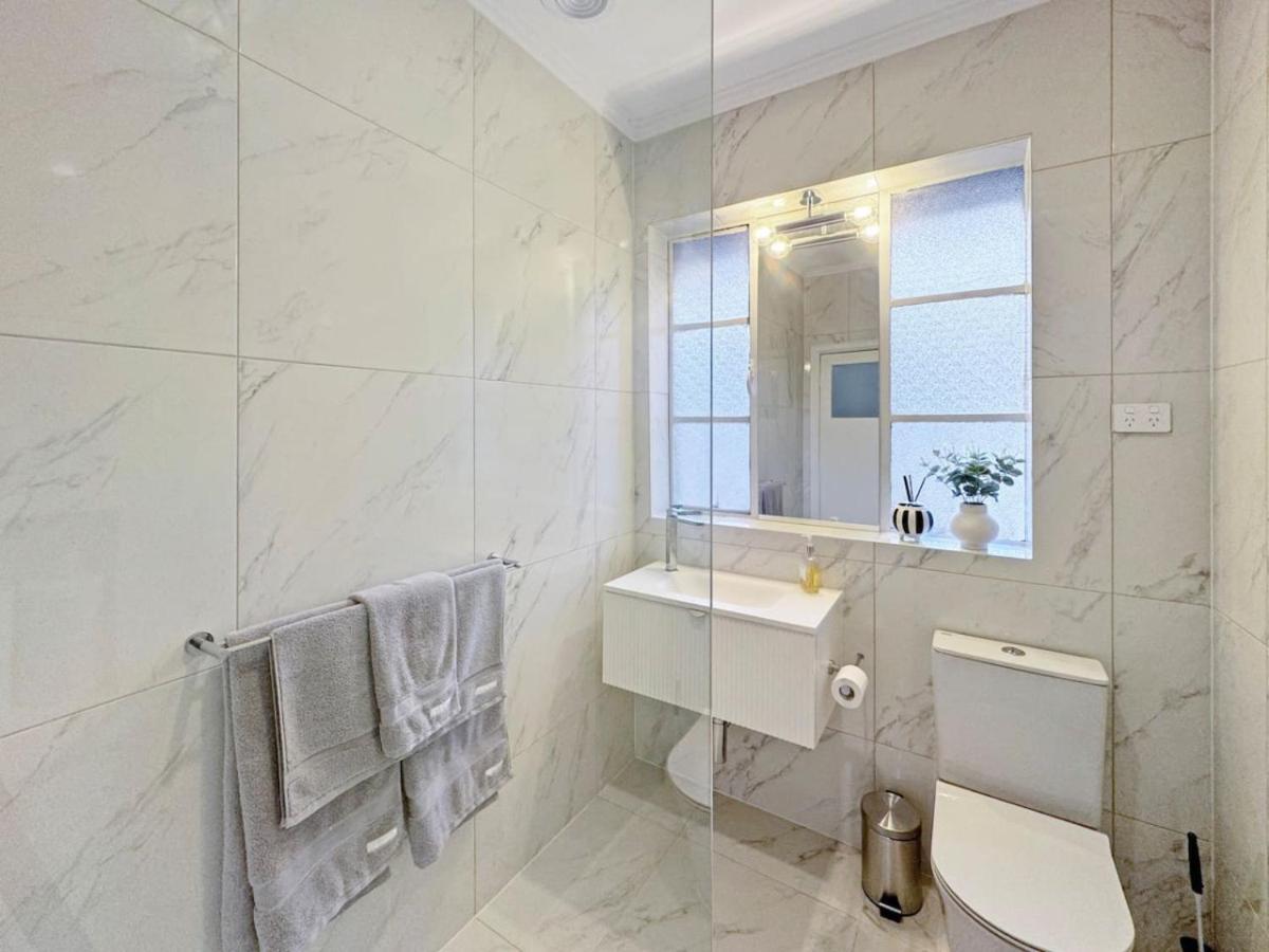 Luxurious Art Deco Abode Opposite Park * Melbourne