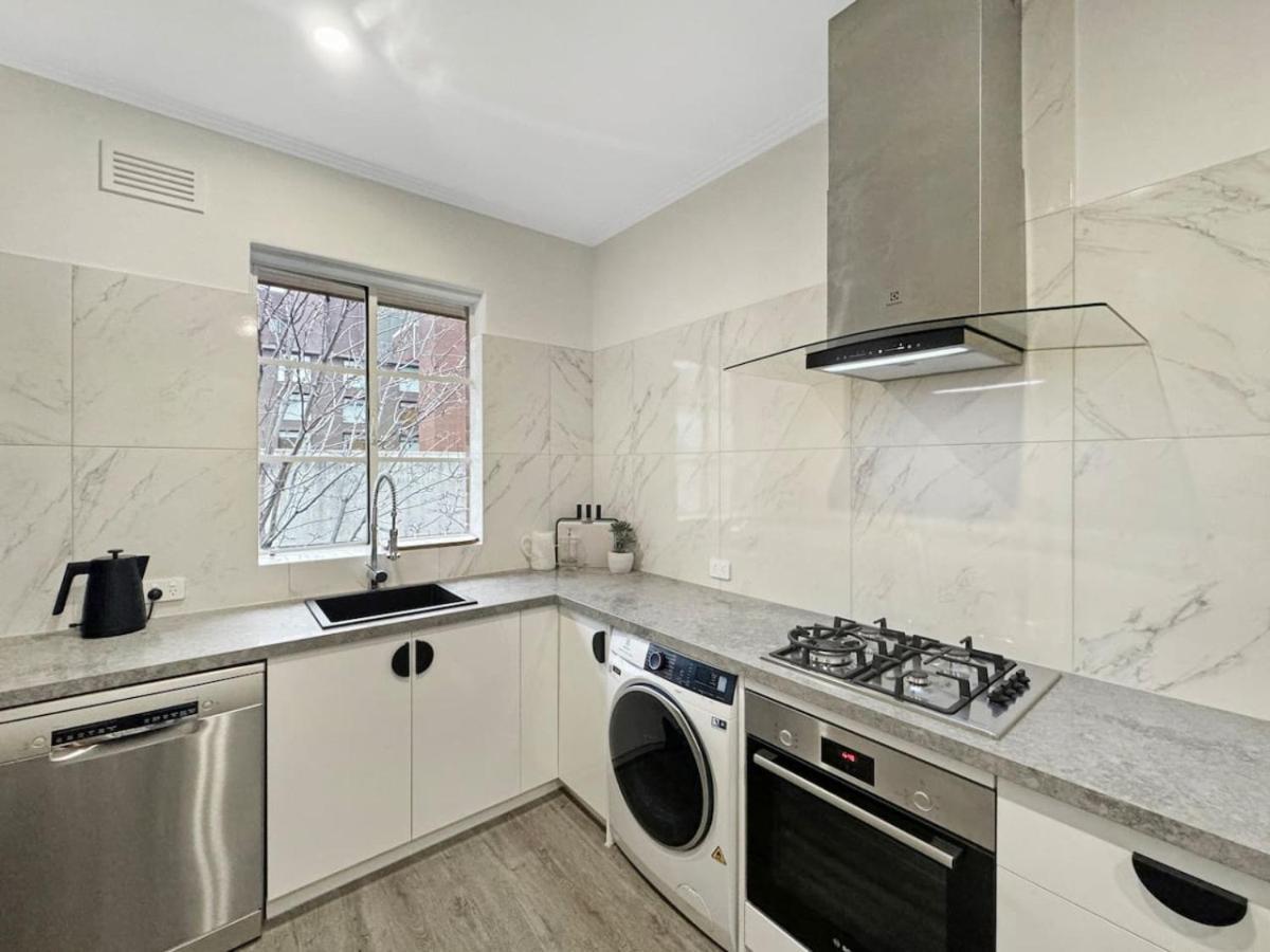Apartment Luxurious Art Deco Abode Opposite Park