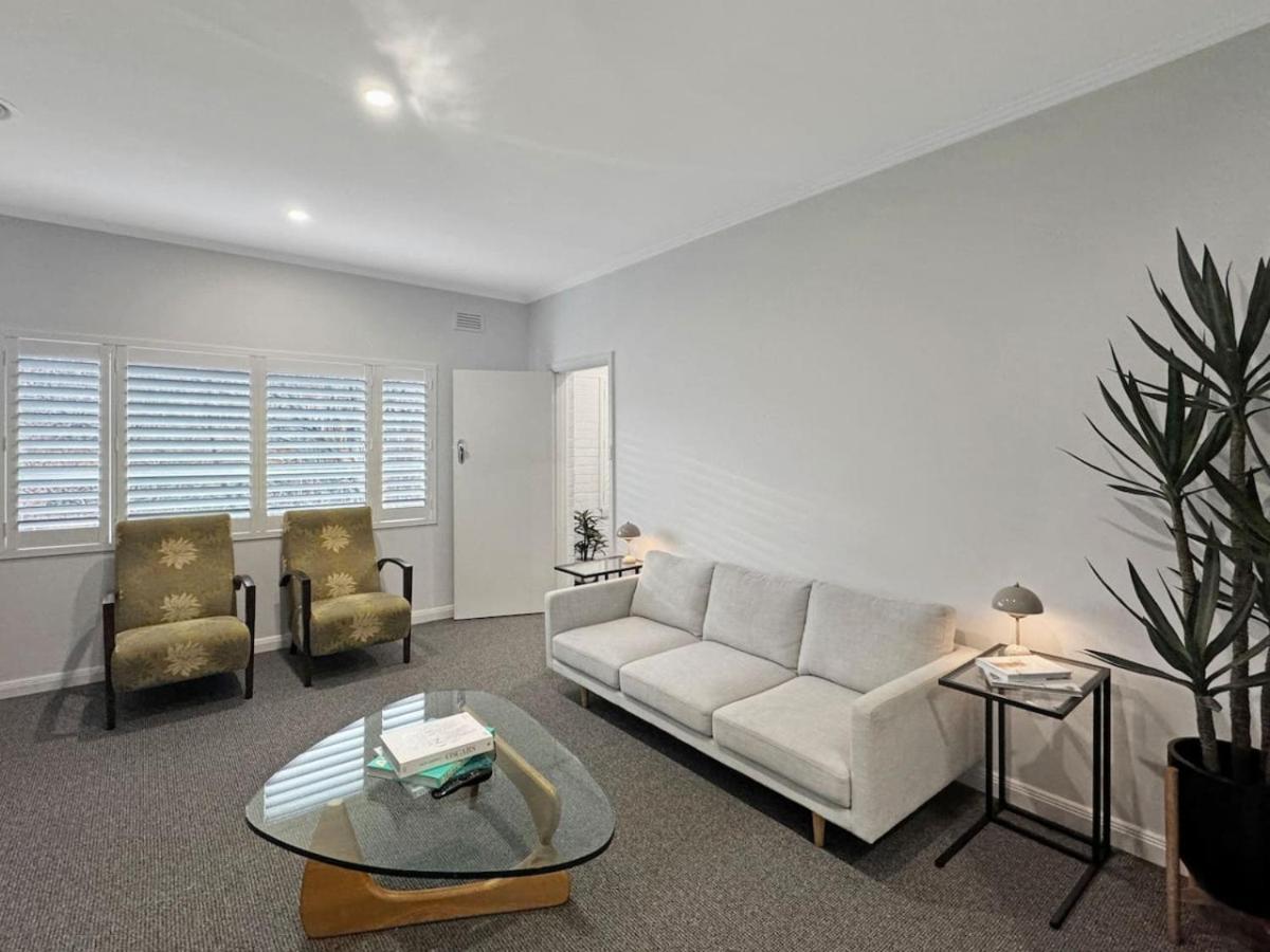 Luxurious Art Deco Abode Opposite Park Apartment