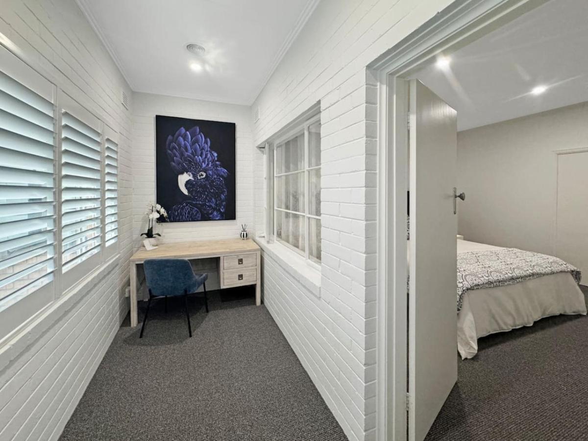 Luxurious Art Deco Abode Opposite Park * Melbourne