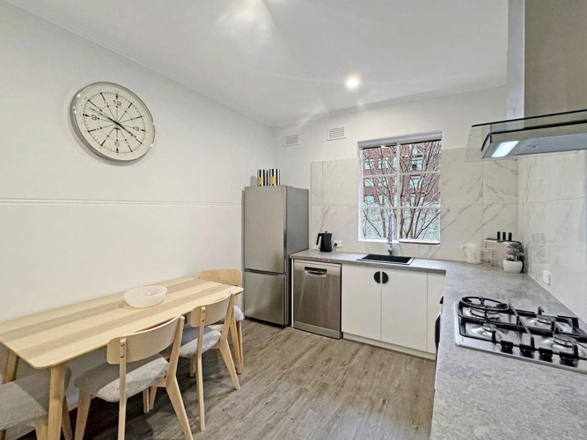 Luxurious Art Deco Abode Opposite Park