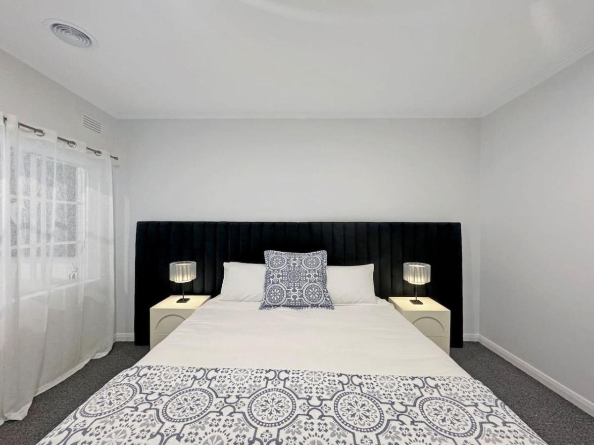 Luxurious Art Deco Abode Opposite Park * Melbourne
