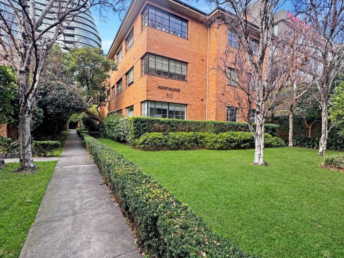 Luxurious Art Deco Abode Opposite Park *