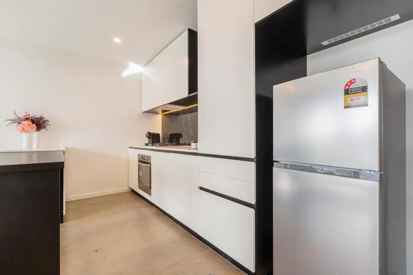 Elegant & Charming In Vibrant Richmond Apartment Melbourne