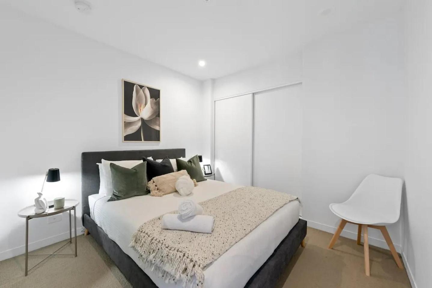 Simply By Ready Set Apartment *
