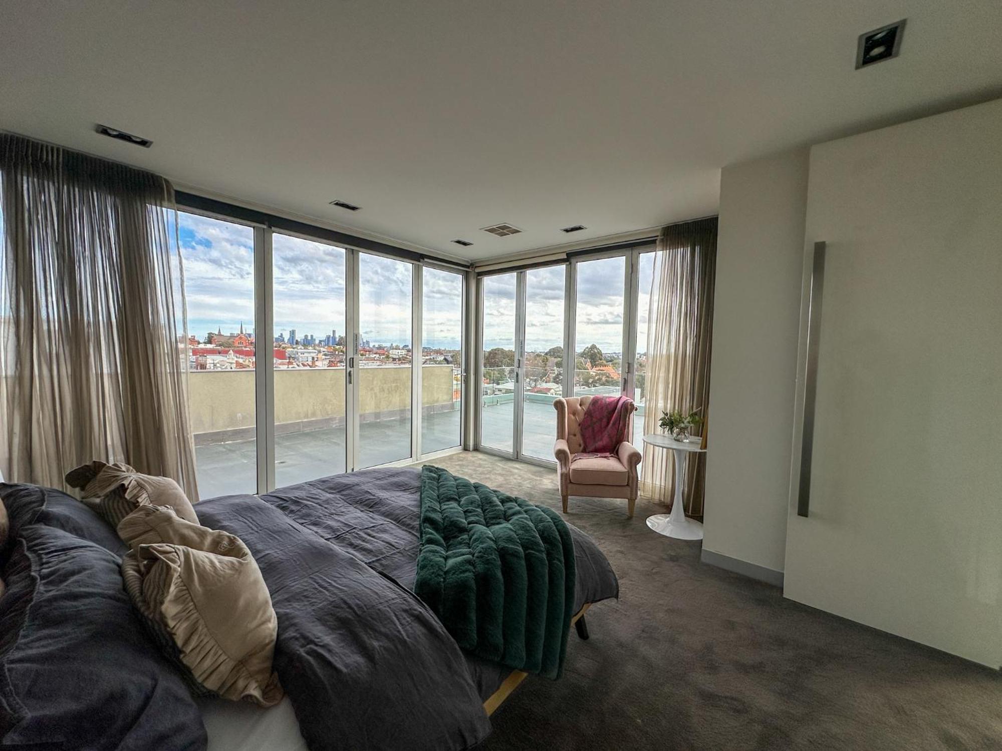 Luxury In Premium Penhouse Apartment Melbourne