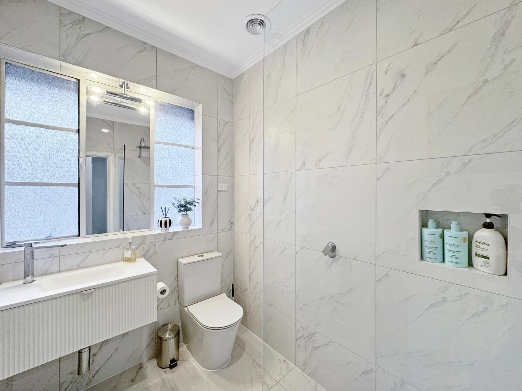 Luxurious Art Deco Abode Opposite Park