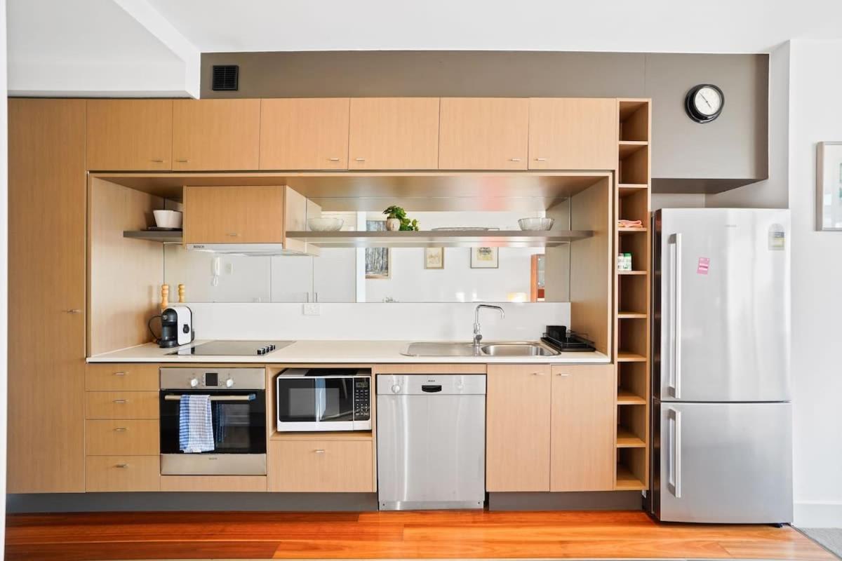 W30 - Sparkling North Gem With Parking * Melbourne