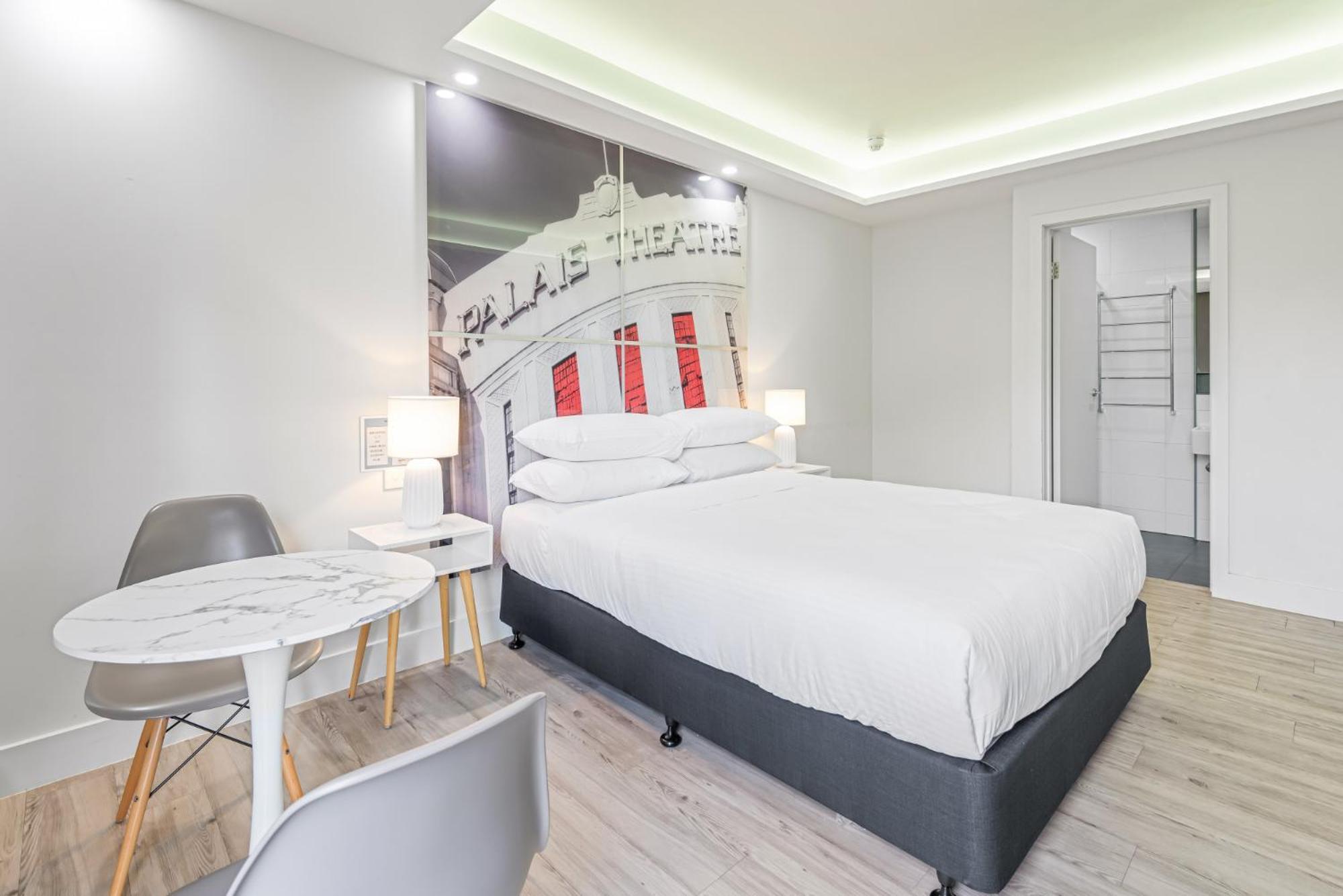 Apartment Quirky With Sleek Decor In St Kilda *