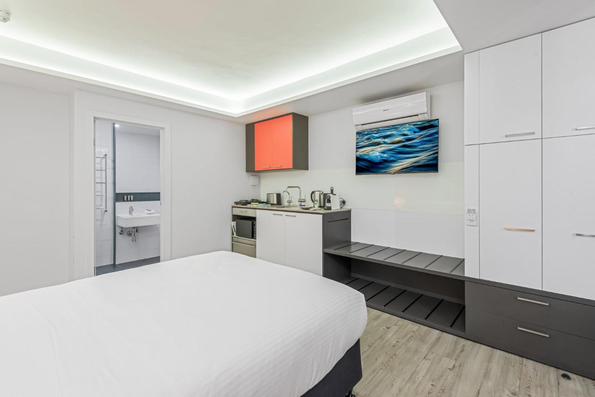 Quirky With Sleek Decor In St Kilda * Melbourne