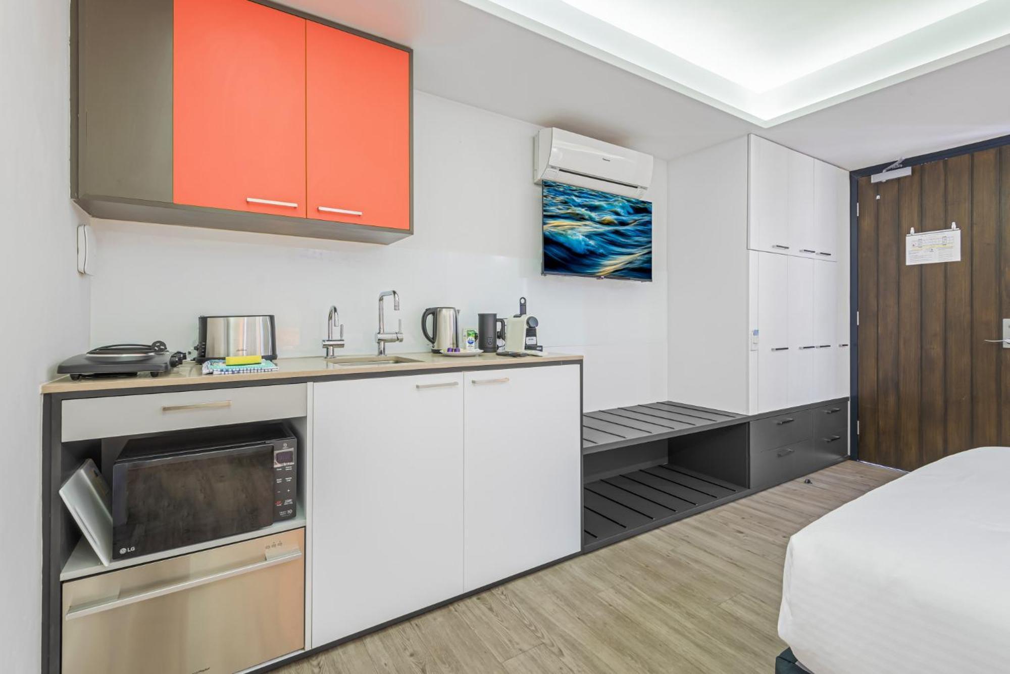 Quirky With Sleek Decor In St Kilda Apartment