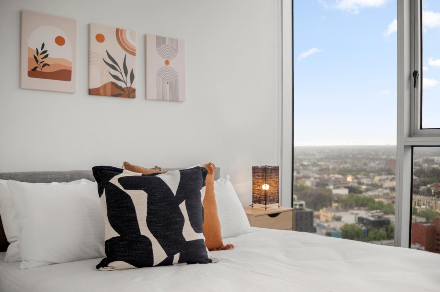 Serene Two Bedroom In Cbd With Free Parking Apartment