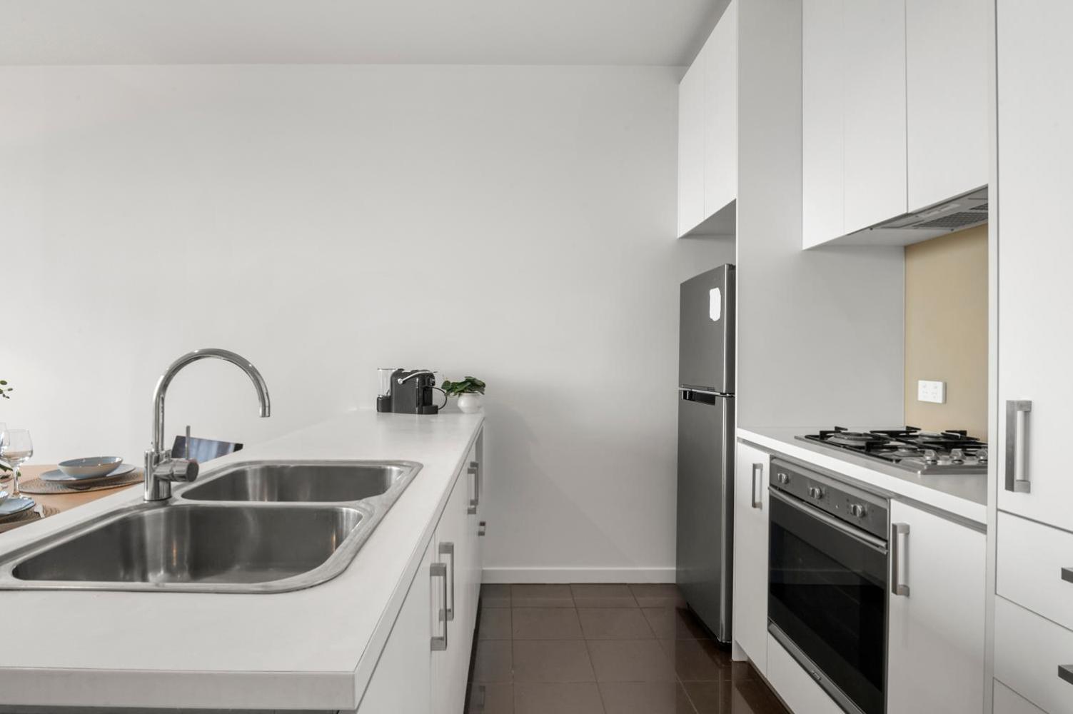 Serene Two Bedroom In Cbd With Free Parking Apartment Melbourne