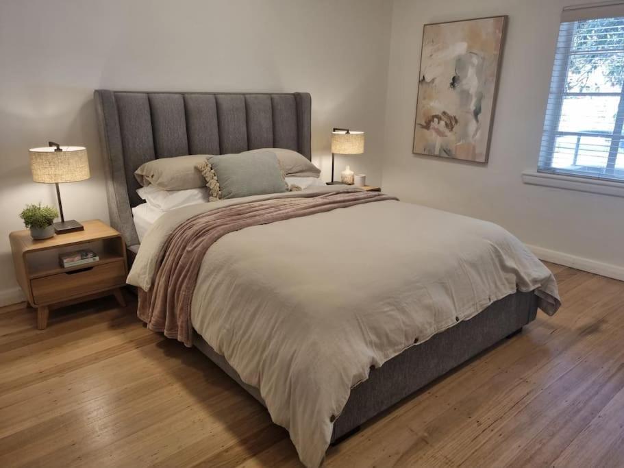 Stylish Comfort On The Park Apartment *