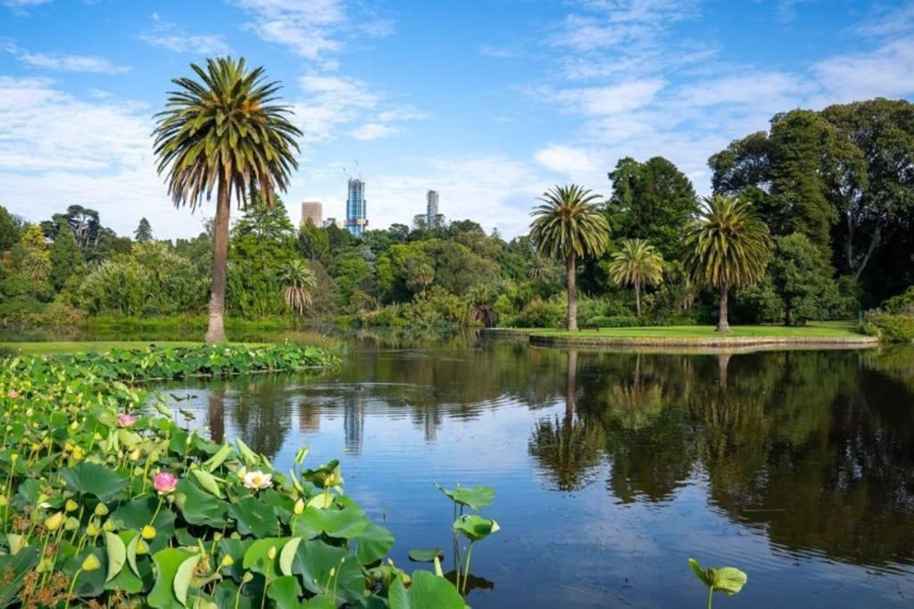 Stylish Comfort On The Park Apartment Melbourne