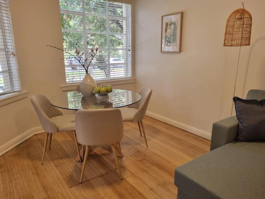 Apartment Stylish Comfort On The Park Melbourne