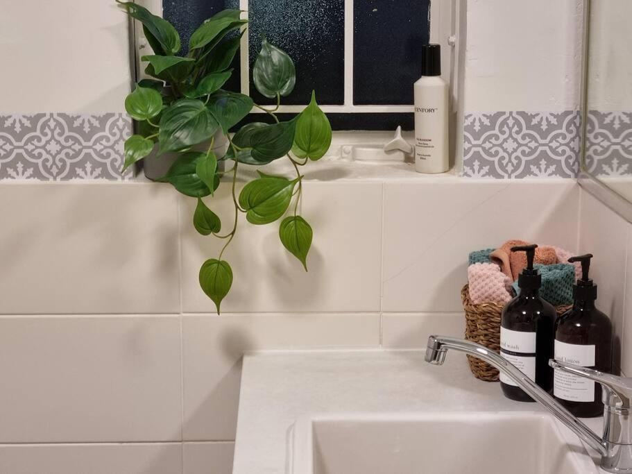 Stylish Comfort On The Park Apartment Melbourne