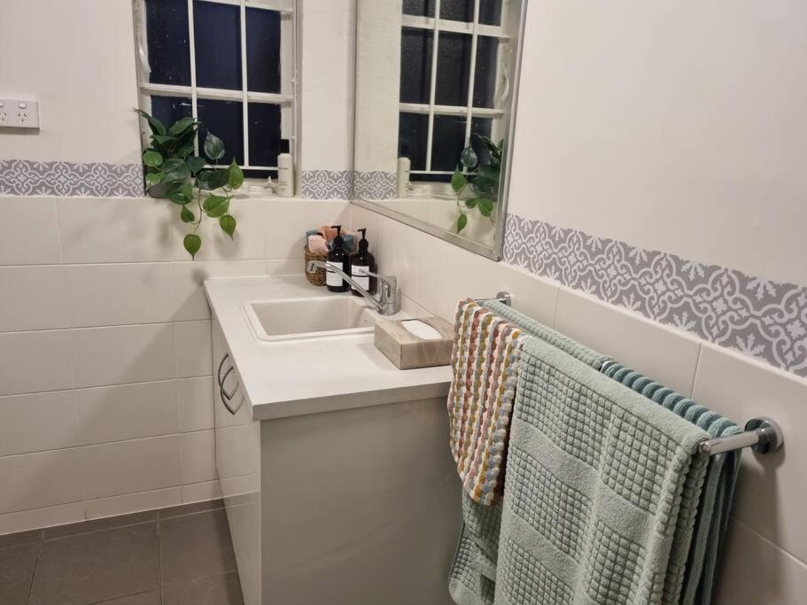 Stylish Comfort On The Park Apartment Melbourne