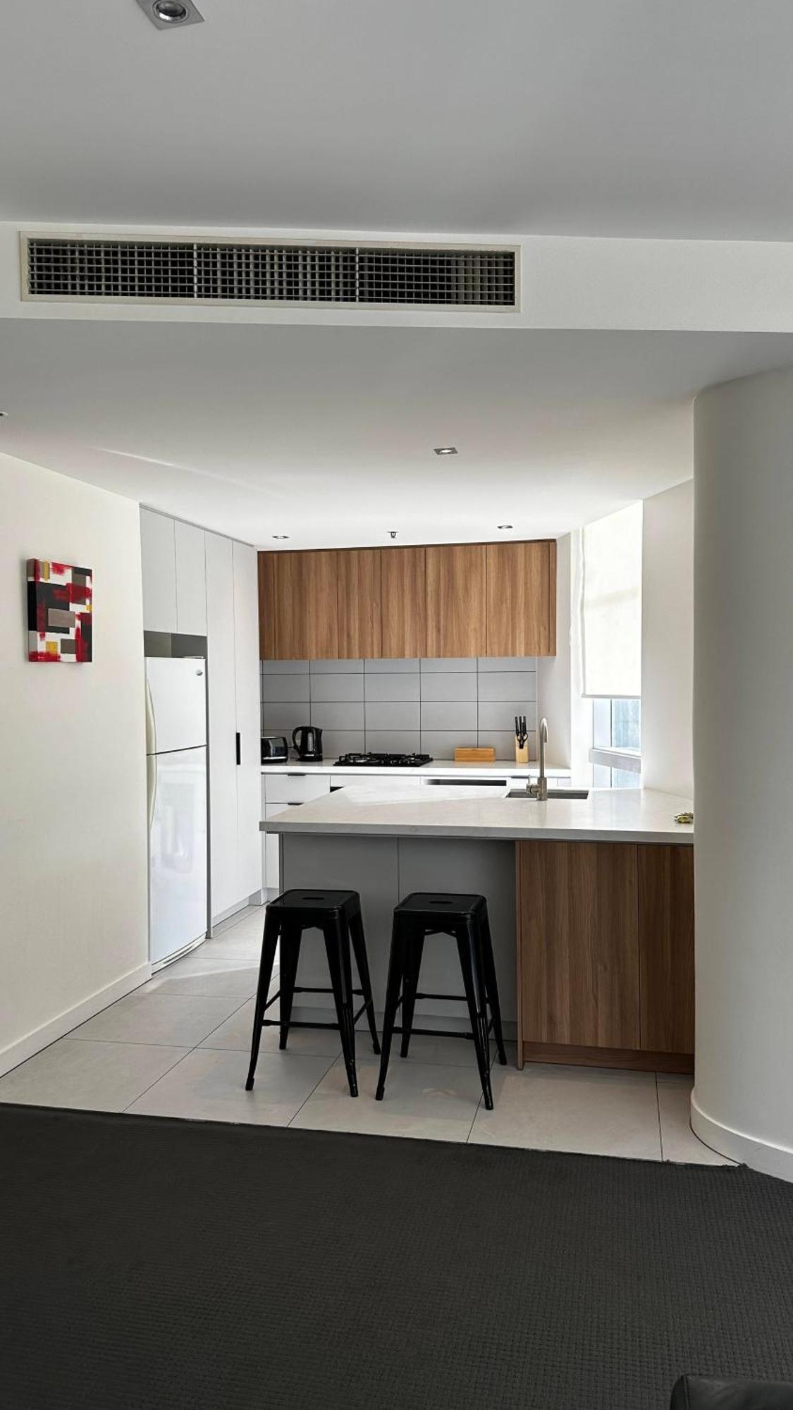 'bells Lane' Experience Cbd Living Apartment
