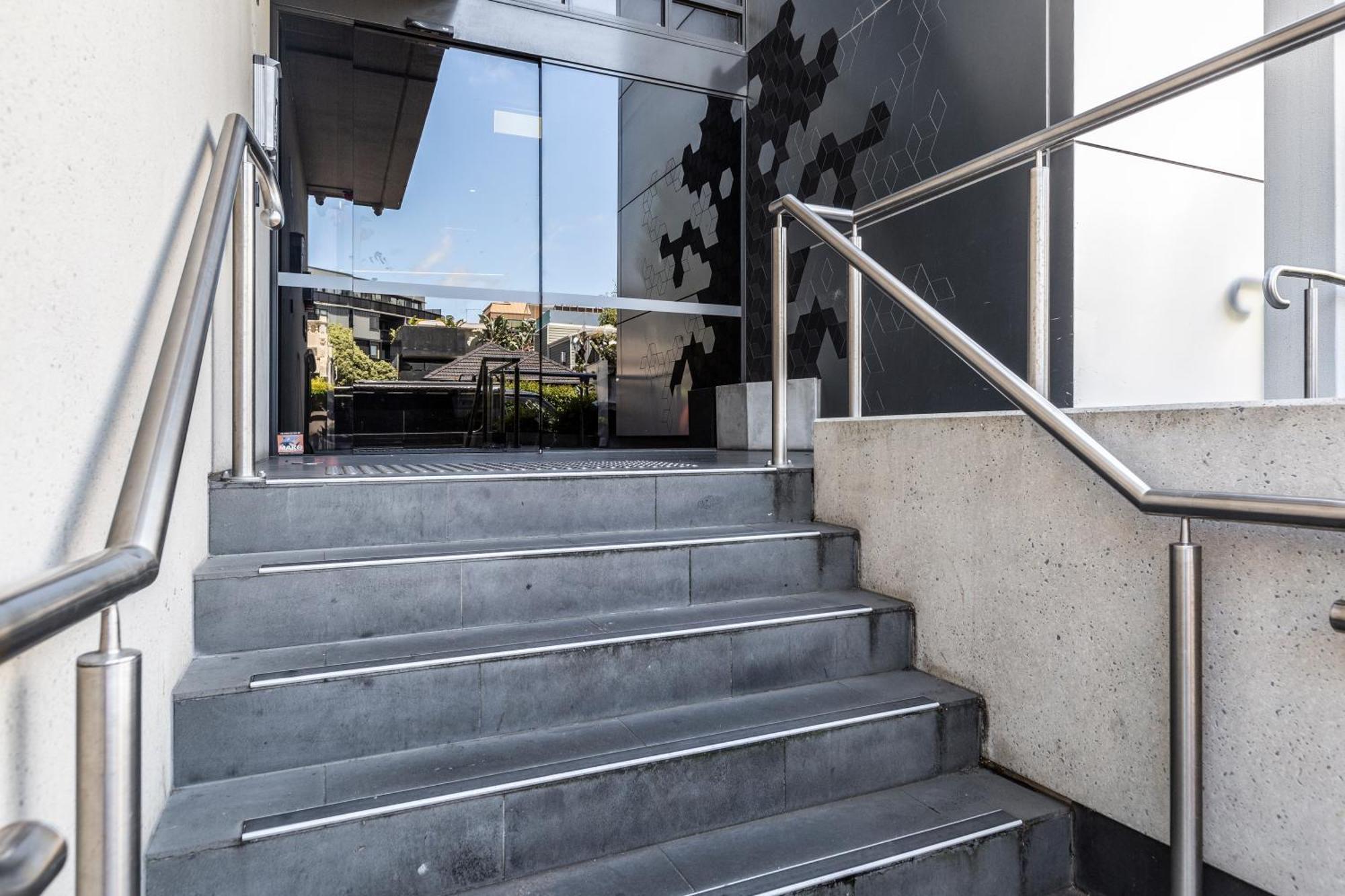 Apartment & Stylish In St Kilda W Ac, Wifi & Balcony