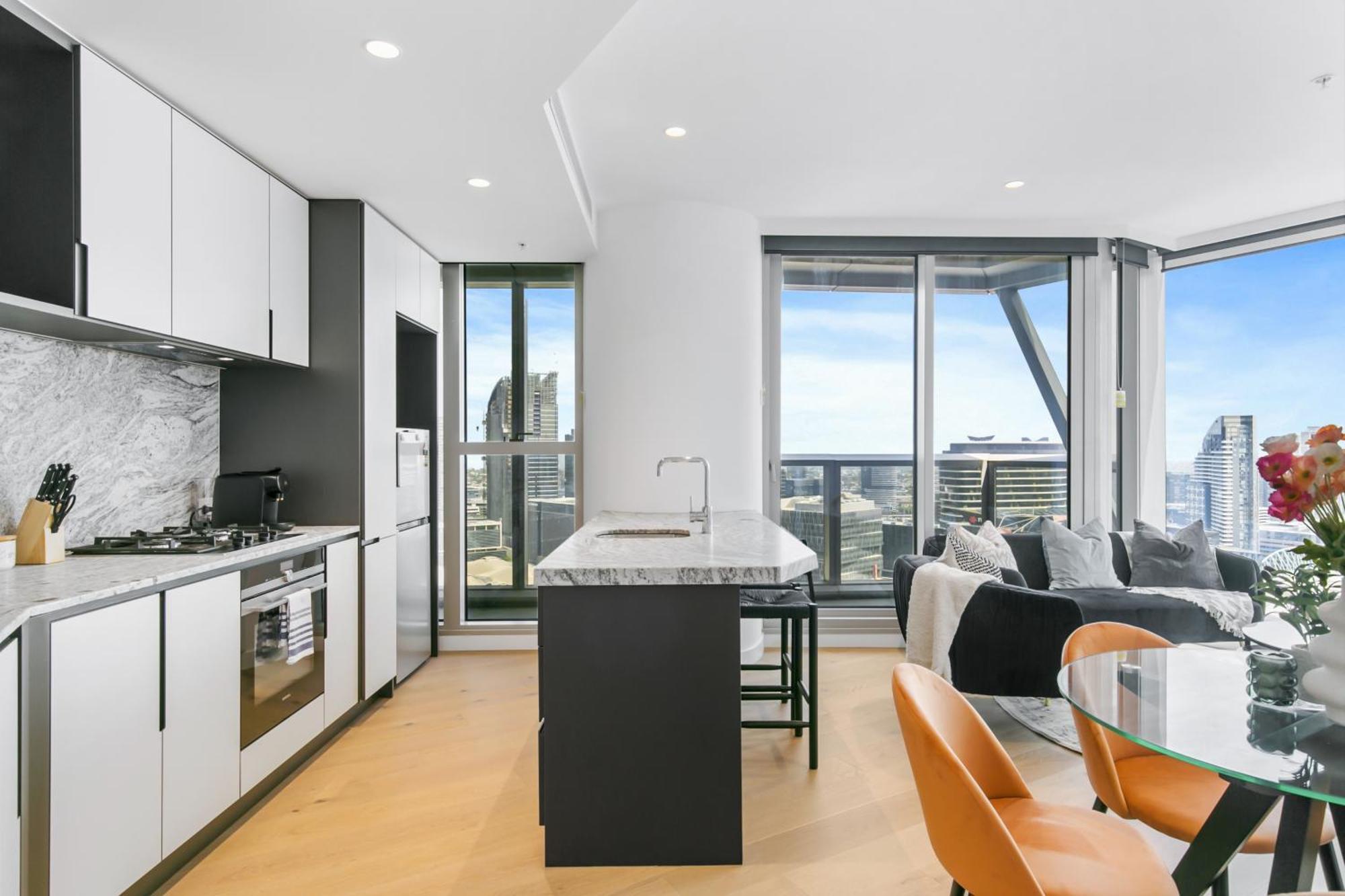 Skyhigh 2br W Stunning River Views, Gym & Pool Apartment *
