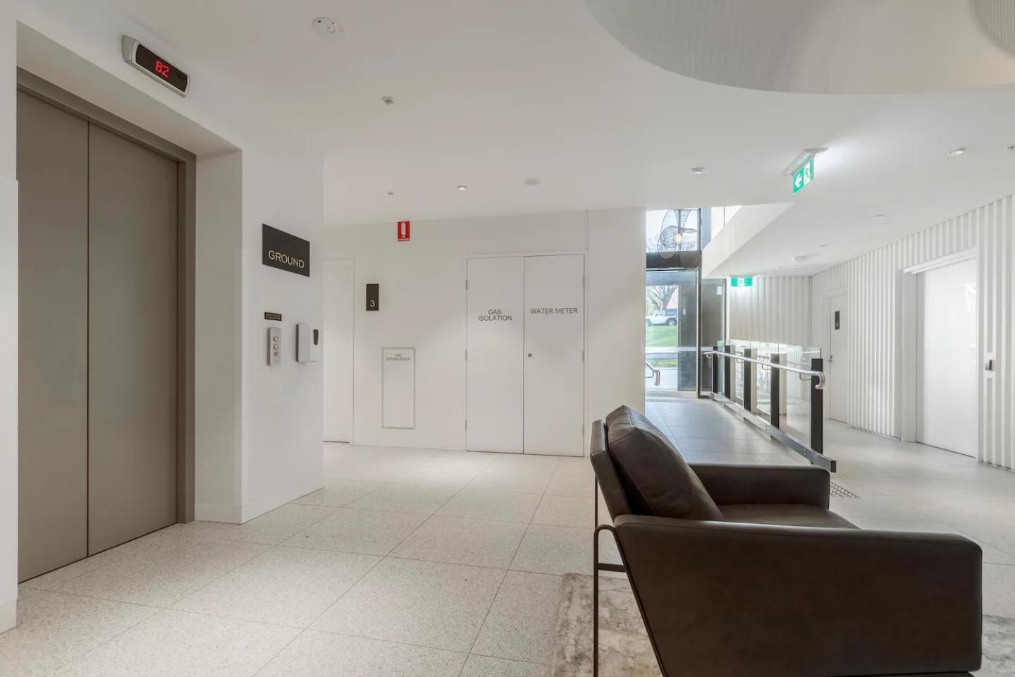 Apartment Tranquil Major Hospital Precinct W Parking Melbourne