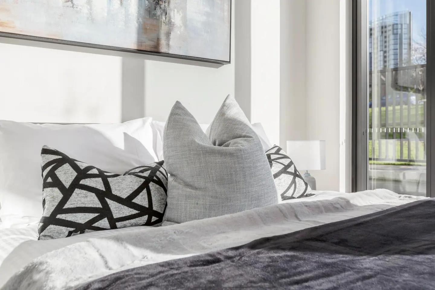Tranquil Major Hospital Precinct W Parking Apartment Melbourne