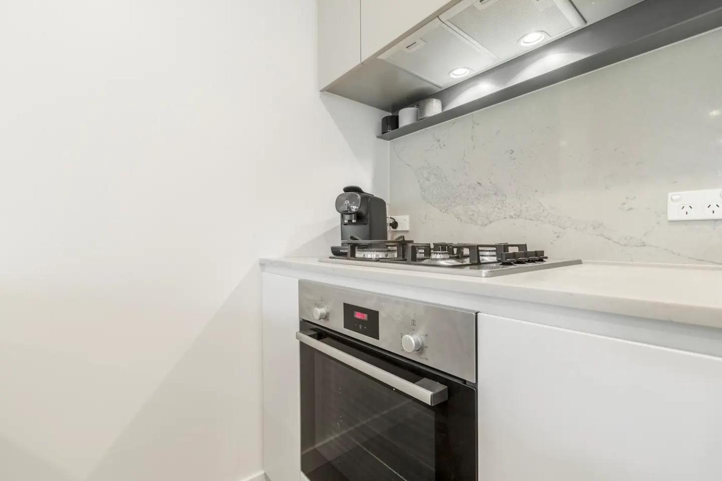 Apartment Tranquil Major Hospital Precinct W Parking Melbourne