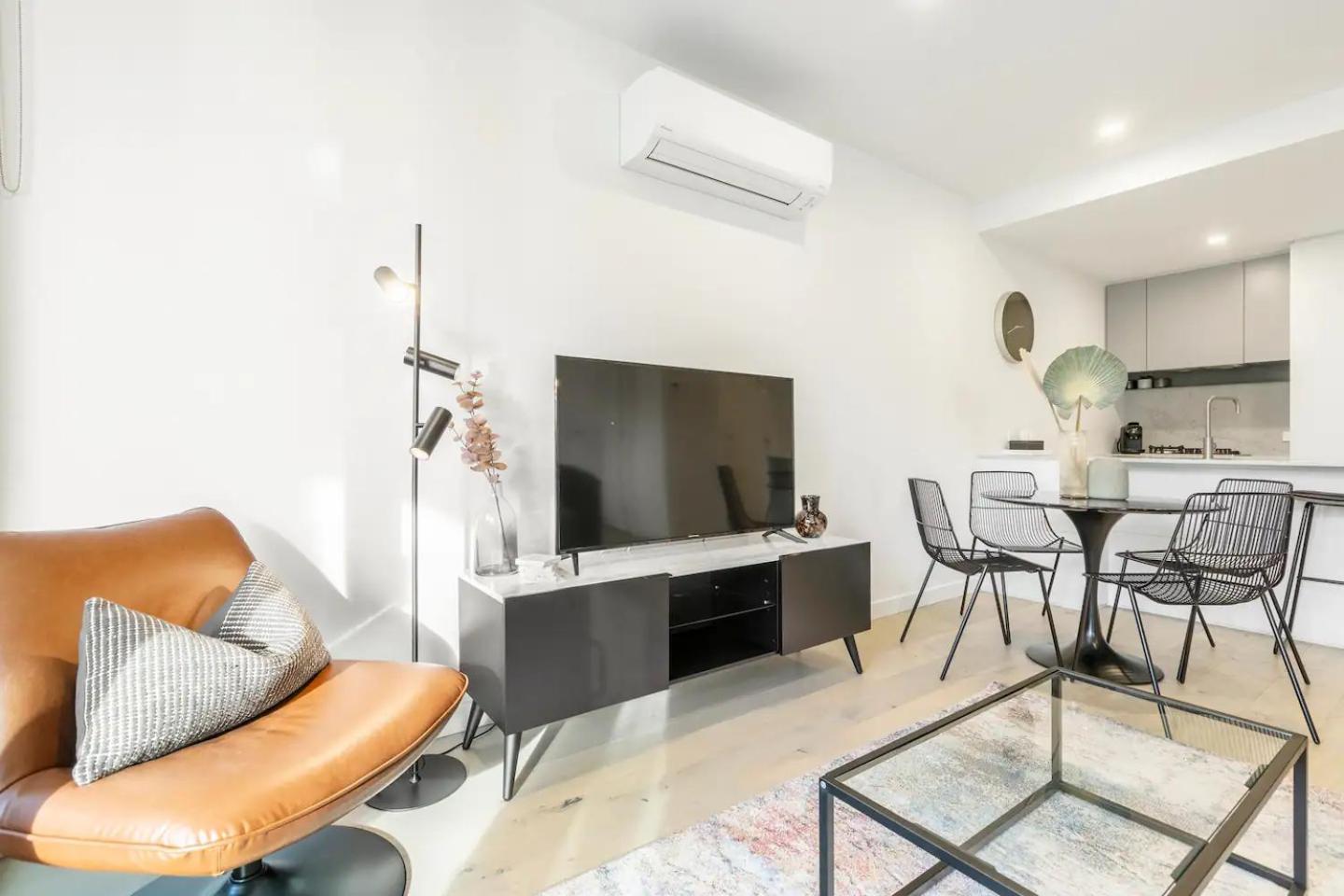 Tranquil Major Hospital Precinct W Parking Apartment Melbourne