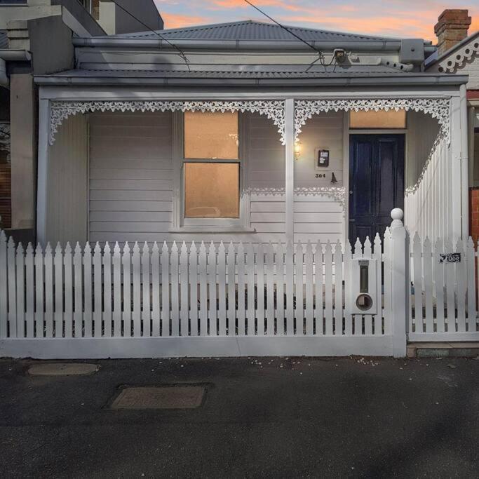 Port Victorian * Melbourne