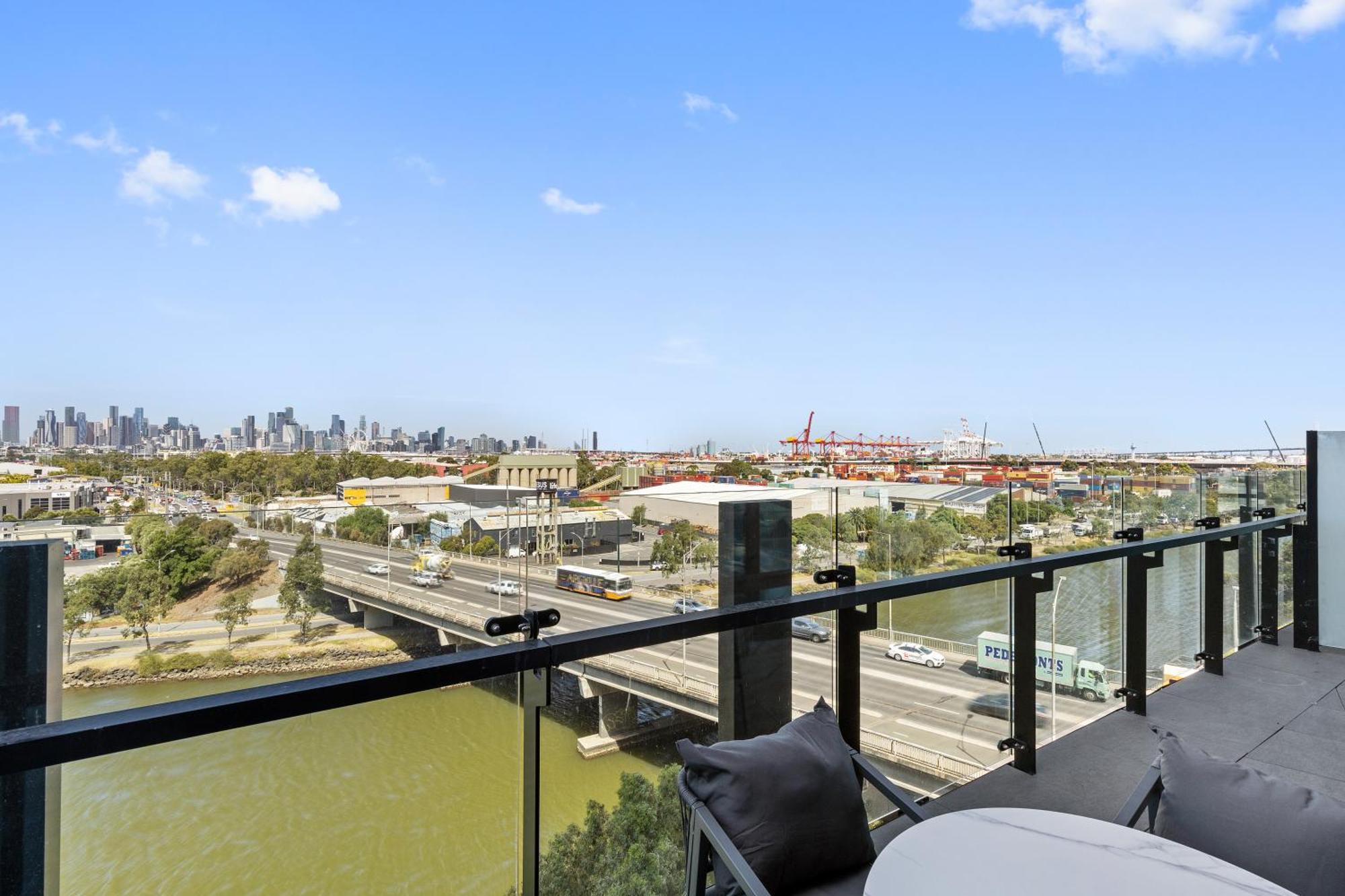 Apartment Breathtaking & River Views Huge Balcony! *