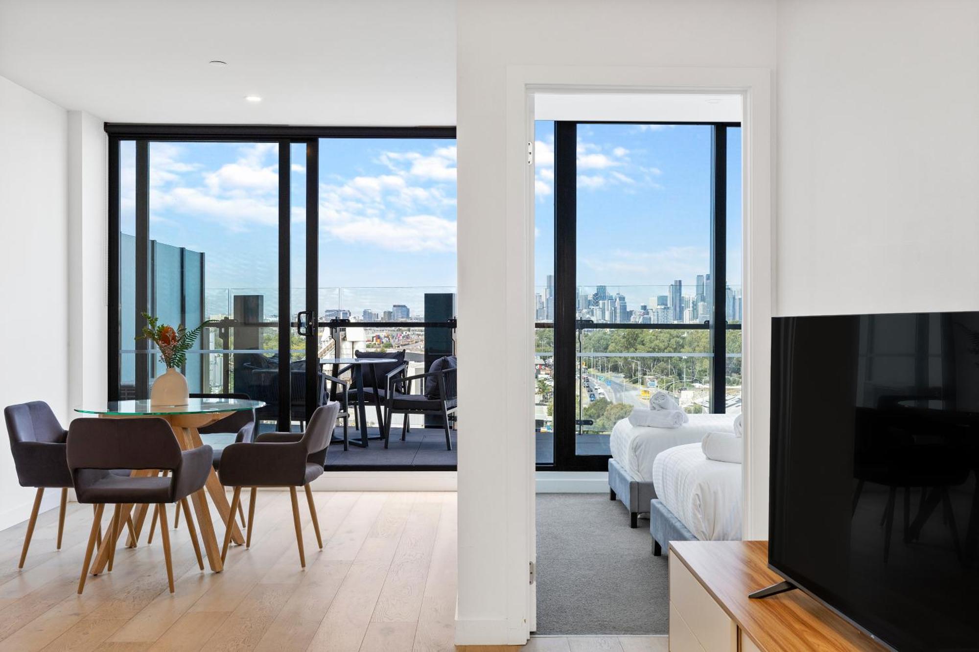 Breathtaking & River Views Huge Balcony! * Melbourne