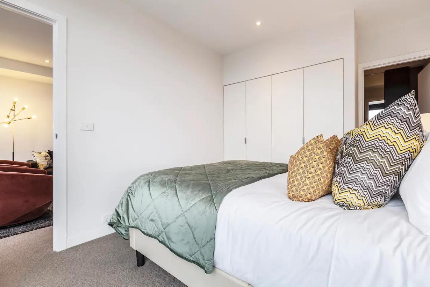 Apartment W Sweeping Views Rooftop Pool 2 Car Parks *