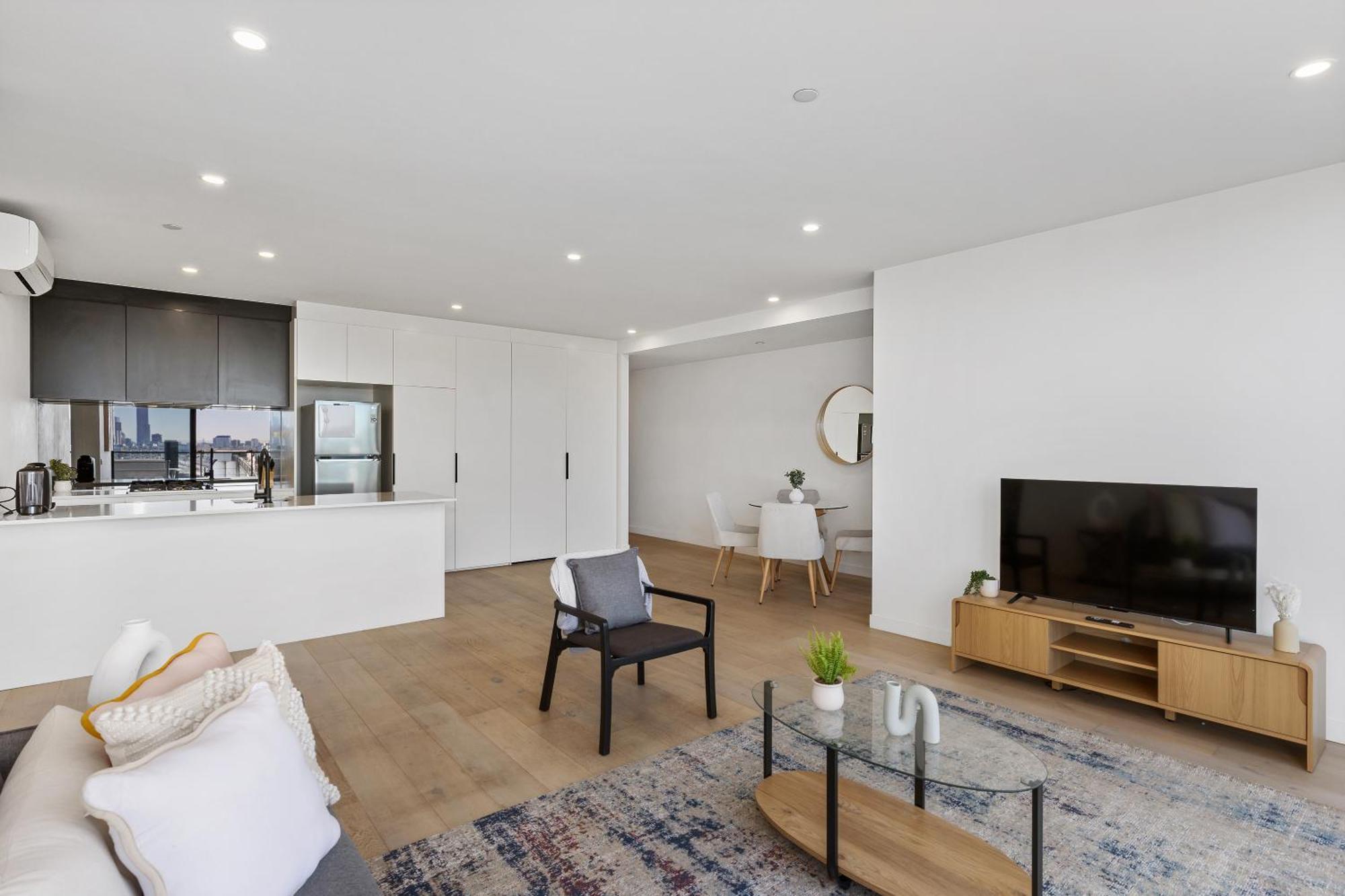 Stunning River & Views And Huge Balcony! * Melbourne