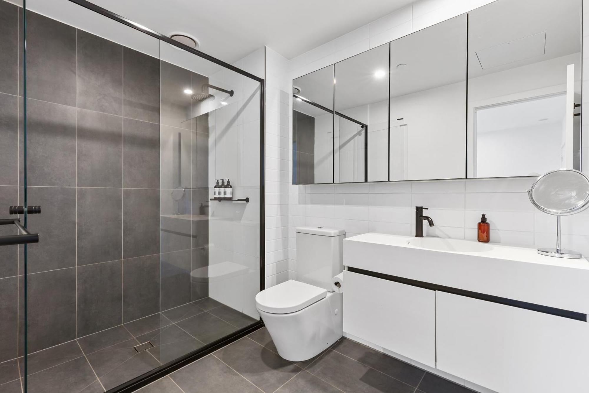 Stunning River & Views And Huge Balcony! Melbourne