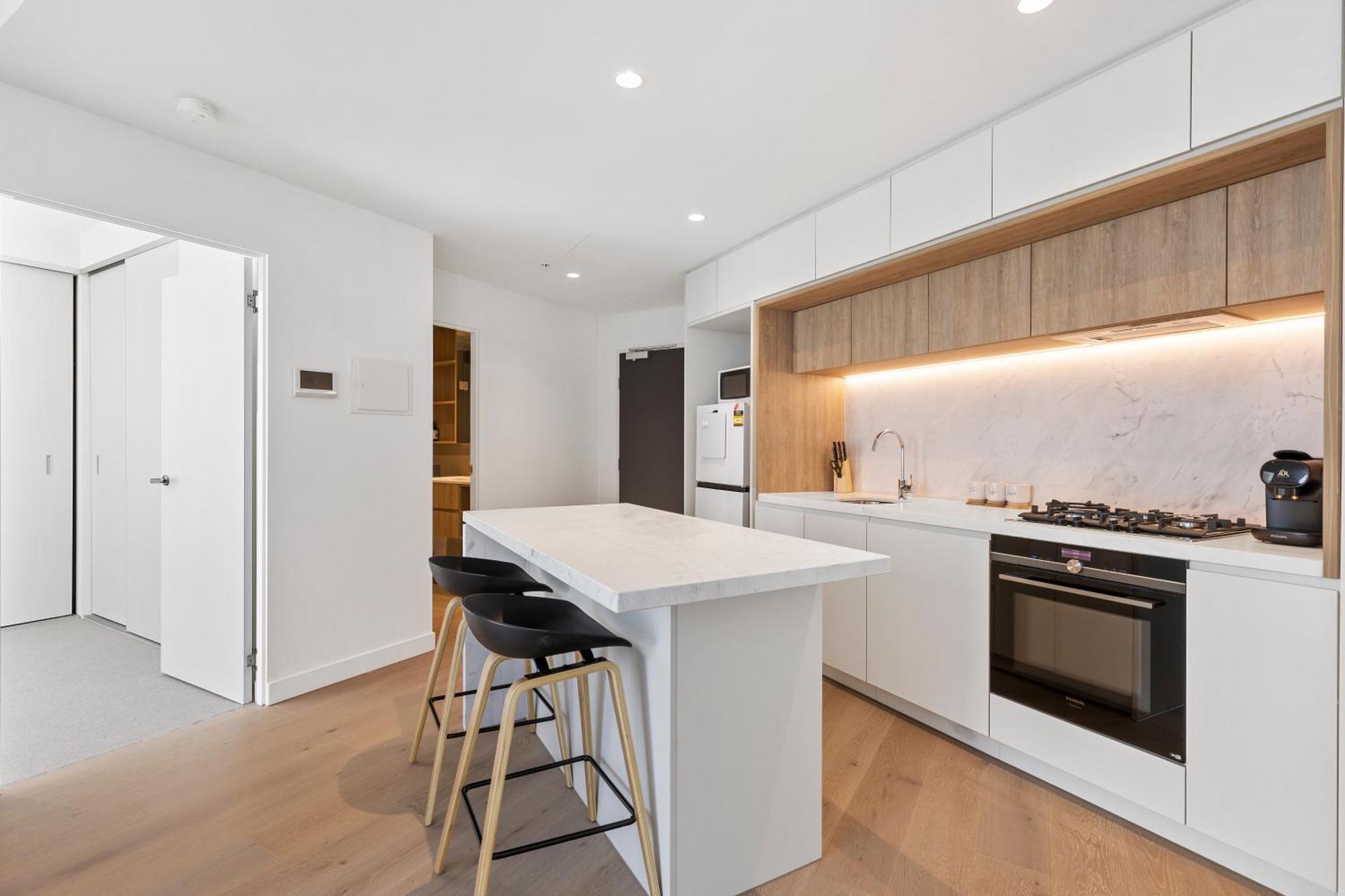 Stylish & Vibrant In Location W Gym, Pool Apartment Melbourne
