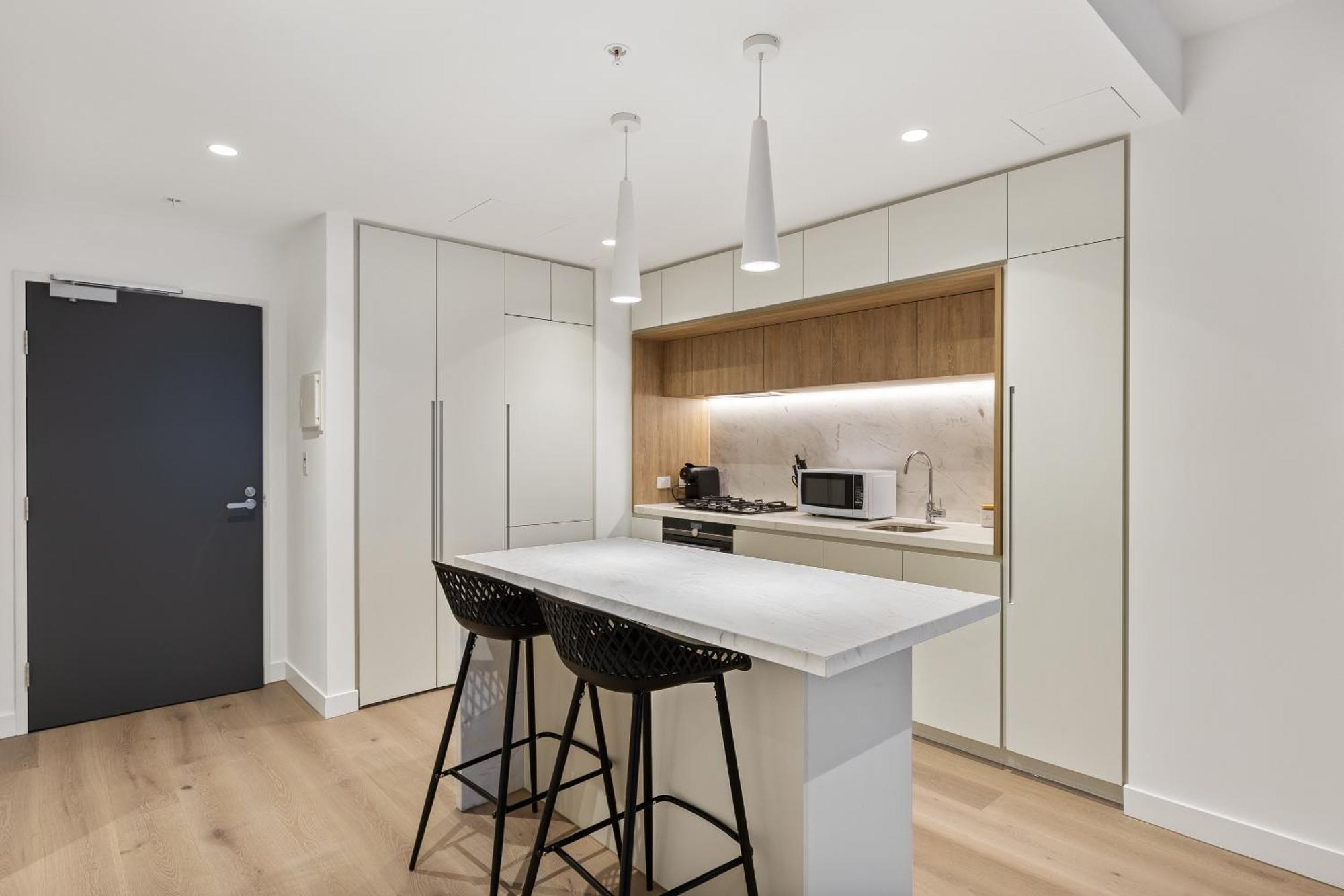 Stunning Views And Cbd Location W Pool