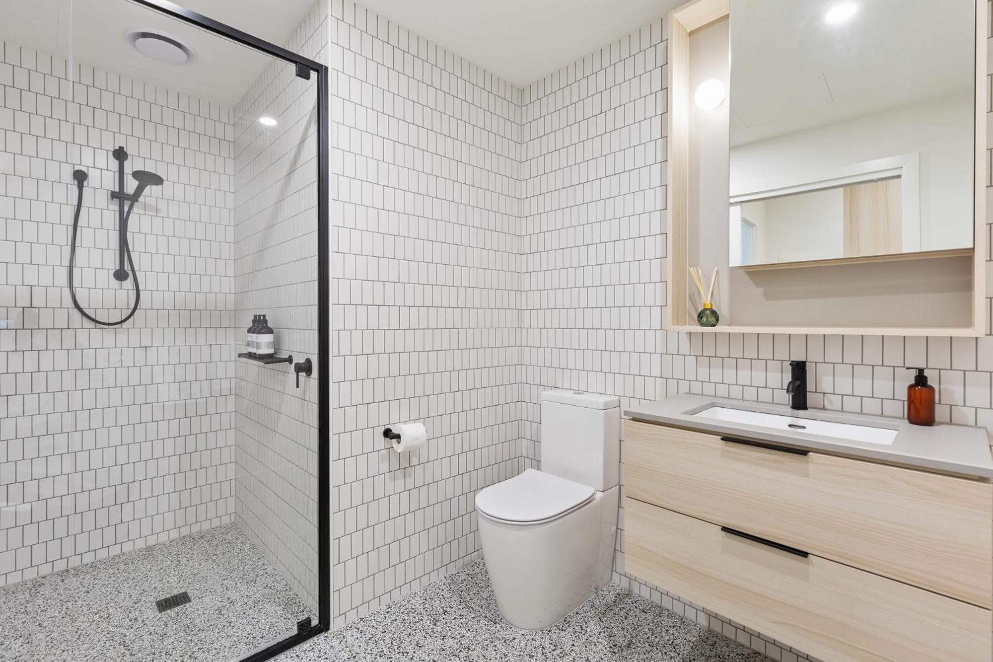 Apartment Stylish 1br In Trendy Area W Big Balcony & Parking *