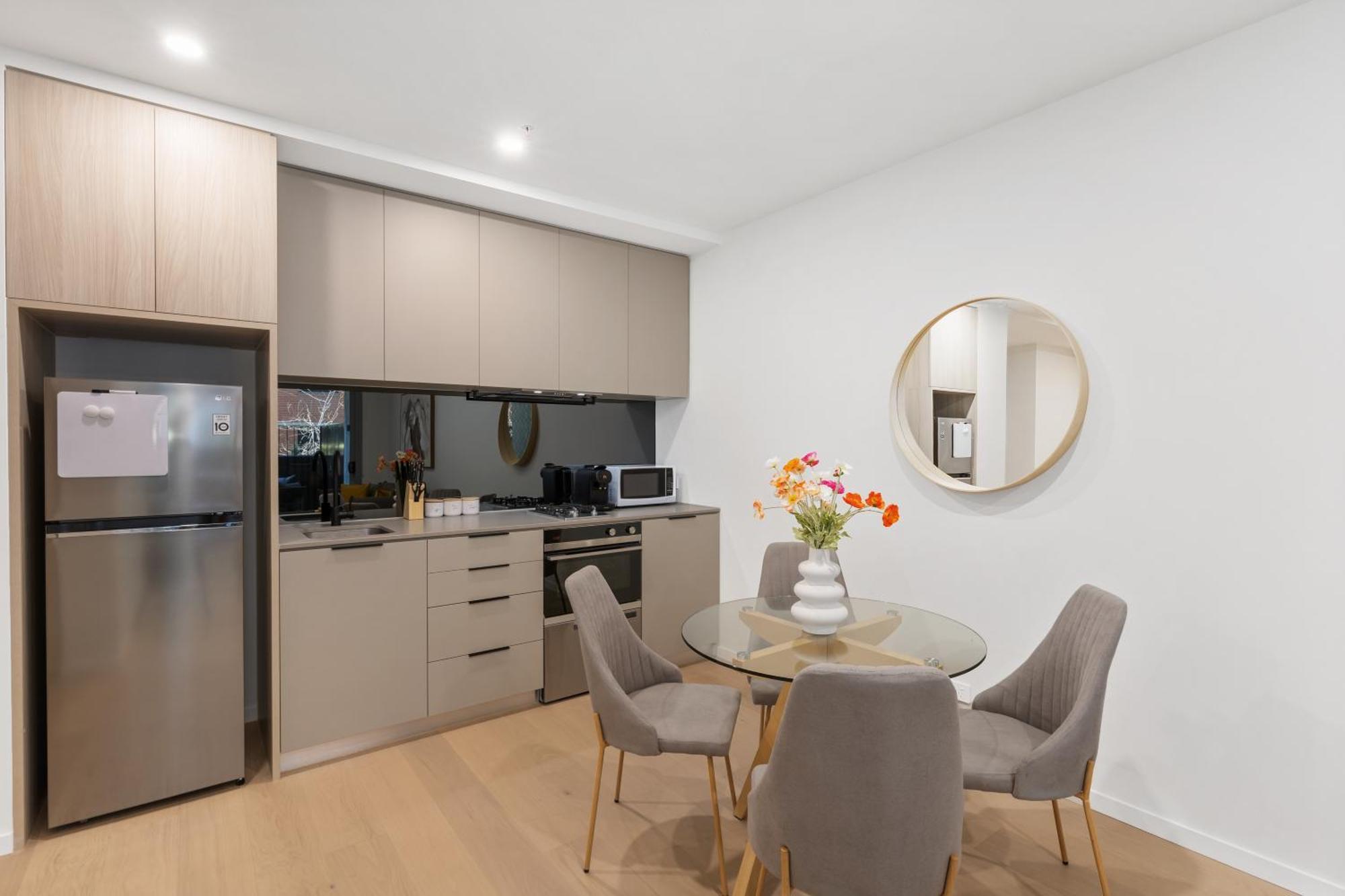 Apartment Stylish 1br In Trendy Area W Big Balcony & Parking