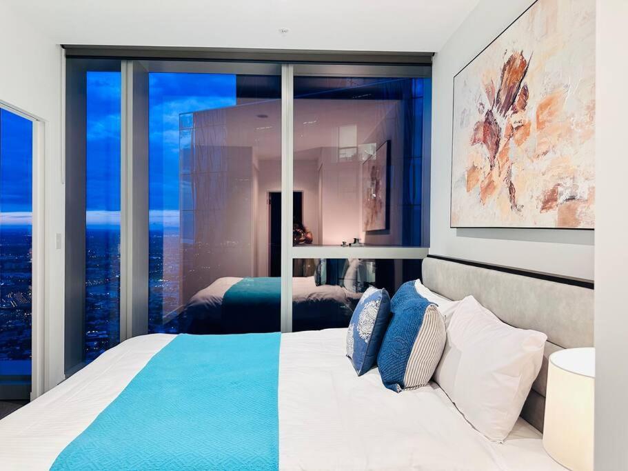Royal Executive Living Corporate Sky Residence West Side Place