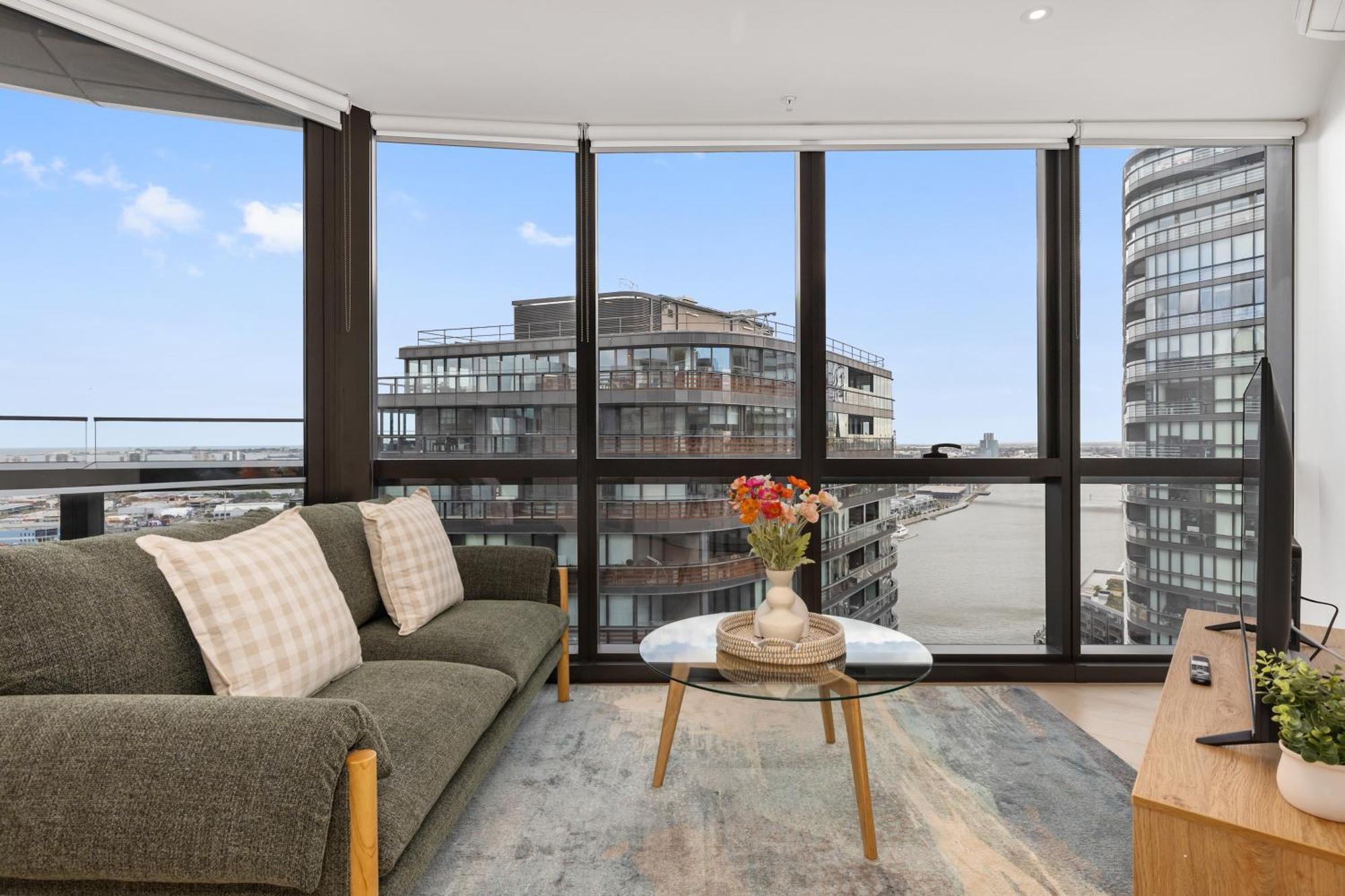 Perfect Docklands 1br With Stunning River Views