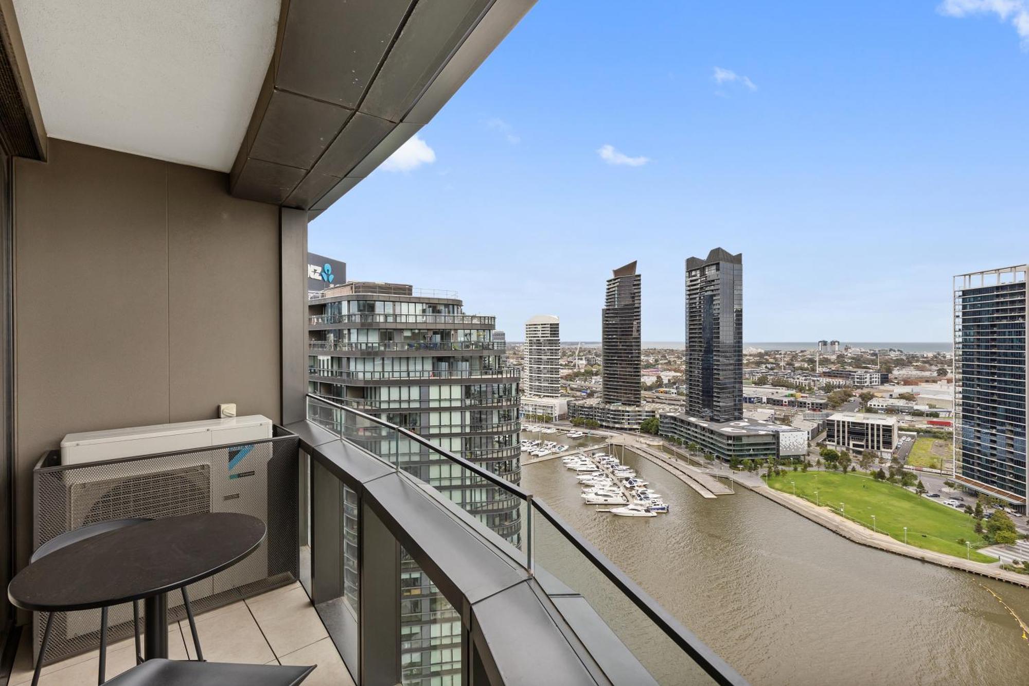 Perfect Docklands 1br With Stunning River Views