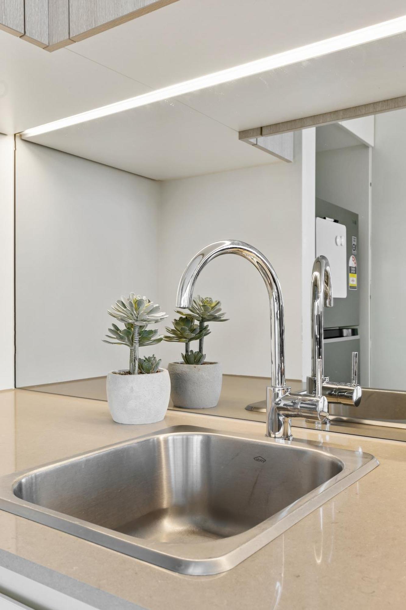 Perfect Docklands 1br With Stunning River Views Melbourne