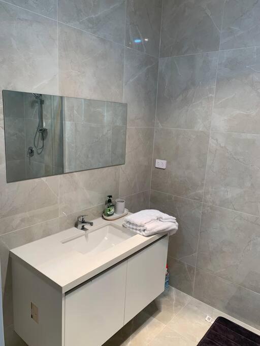 Villa Coburg Lake Retreat Melbourne